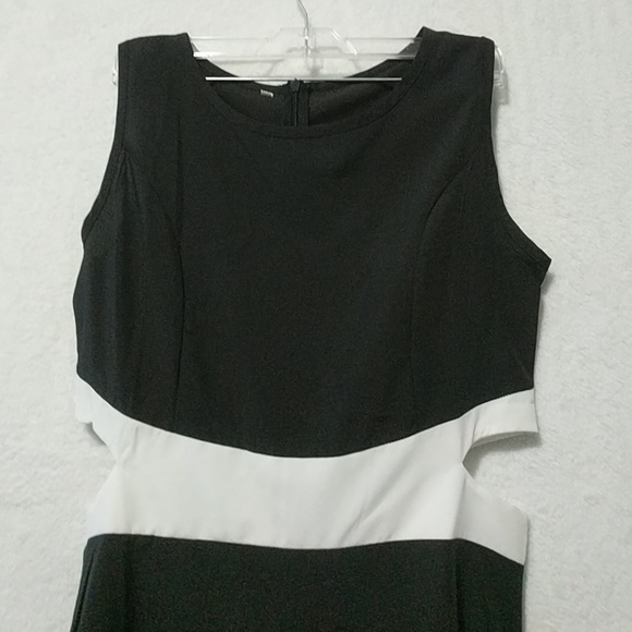 Dress - Picture 4 of 7